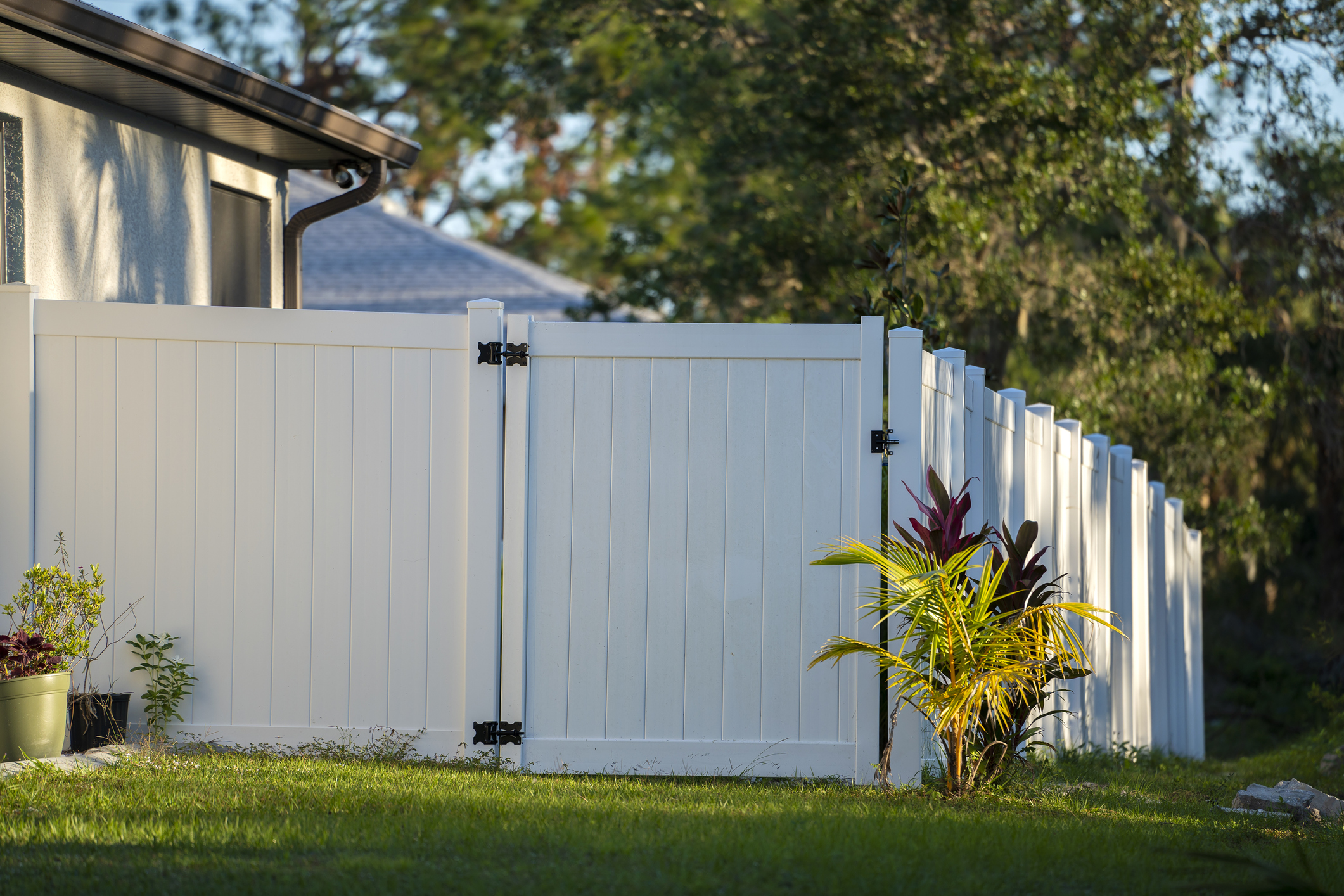 A Homeowner’s Guide to Privacy Fencing 1